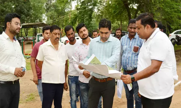 अशोक वाटिका उन्नयन के प्रत्येक कार्य में रहें बेहतर प्लानिंग, वर्क क्वालिटी व टाईम लिमिट का रखें विशेष ध्यान - आयुक्त