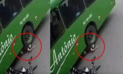 OMG- बस के नीचे आया बंदे का सिर, मौत को मात देने वाला वीडियो... देखें