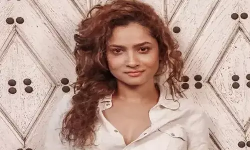 कार से उतरते वक्त अंकिता लोखंडे हुई ऊप्स मोमेंट का शिकार... लोग बोले- सब दिख गया, ऐसे कपड़े पहन...