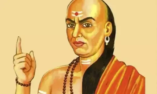 Chankaya Niti : चाणक्य के अनुसार जानिए मनुष्य के वो 5 अवगुण, जिसके कारण लक्ष्मी नहीं टिकती