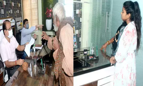 का हो गे बबा...ऐति आ न दई..ए नोनी लान आवेदन ल, चिन्ता झन कर...कलेक्टर ने छत्तीसगढ़ी में संवाद कर समस्याओं का किया निराकरण