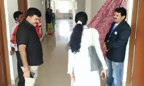 CG NEWS शिक्षक नेता ट्रोल: पहले धरना स्थल में लच्छेदार भाषण, उसके बाद DEO के साथ स्कूल का निरीक्षण, शिक्षकों के ग्रुपों में नेताजी पर किए जा रहे तंज़