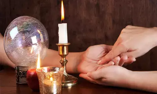 Palmistry Gyan: हाथ की इन दो उंगलियों से खुल जाएगा आपका पूरा राज, जानिए कैसे हैं आप और आपका पार्टनर