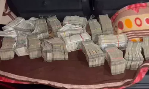 कांग्रेस विधायकों की गाड़ी में नोटों के बंडल: मोबाइल स्विच ऑफ कर गायब तीन विधायकों को हावड़ा पुलिस ने बड़े कैश के साथ पकड़ा