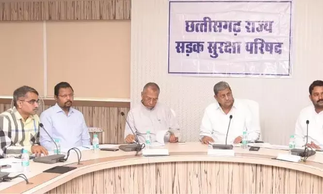 इनाम 10 हजार: सड़क हादसे में घायल व्यक्ति की जान बचाने पर दोगुना इनाम देने की तैयारी...धनेली से सिलतरा की सड़क होगी चौड़ी