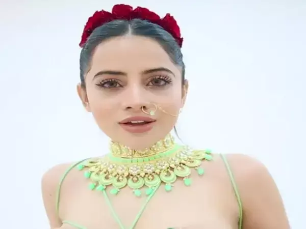 डोरी लपेटे नजर आई उर्फी जावेद, वायरल क्लिप देखते ही खो बैठे लोग... यूजर्स बोले- तौबा तौबा, अरे ये क्या पहन लिया...
