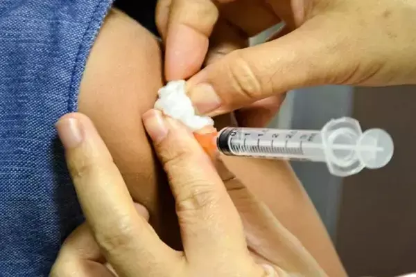 CG News: डाॅक्टर ने लगाया इंजेक्शन और सात साल की बच्ची की हो गई मौत, FIR दर्ज...