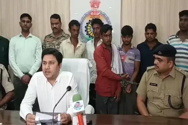 CG News - डबल मर्डर: बेटे ने तांत्रिक के कहने पर माता-पिता की कर दी हत्या, फिर शव को फ़ेंक दिया पुल से नीचे ...7 गिरफ्तार