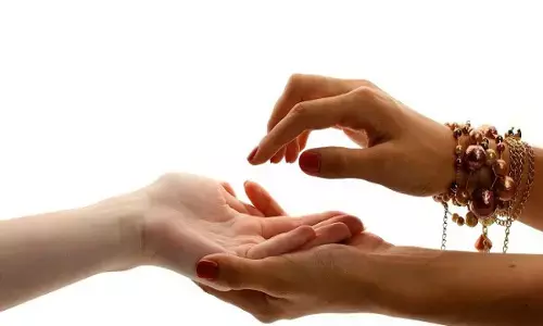 Palmistry Sign: जिनके हाथों में होते हैं ये निशान, वो जीवनभर रहते हैं कंगाल, नहीं मिलता साथी का प्यार