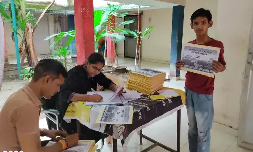 हर घर तिरंगा- हमर तिरंगा अभियान में लोग ले रहें बढ़-चढ़कर हिस्सा