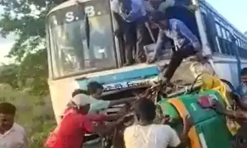 9 मजदूरों की मौत: सरकारी बस और ऑटो में भीषण टक्कर, घर लौट रहे 9 मजदूरों की मौत...