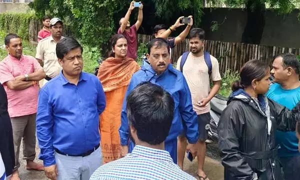 शहर में भारी बारिश,निचले मोहल्लों से पानी निकालने और राहत कार्य में जुटा निगम शहर में भारी बारिश,निचले मोहल्लों से पानी निकालने और राहत कार्य में जुटा निगम