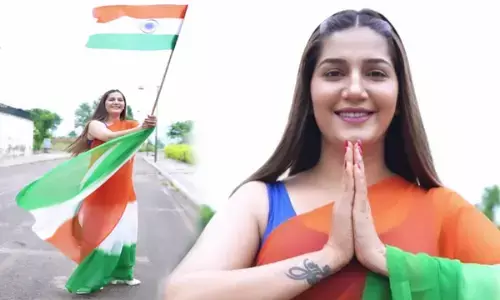 सुंदर तिरंगा साड़ी में सपना चौधरी की सादगी, सुपरस्टार डांसर बोलीं- मैं हिन्दुस्तान की हूं और हिन्दुस्तान मेरा है...