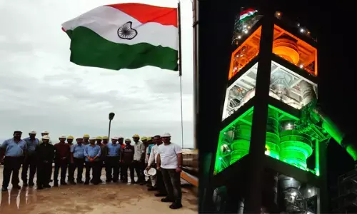 अमृत महोत्सव में जेके लक्ष्मी सीमेंट ने 400 फीट ऊंचे स्थान में फहराया तिरंगा...