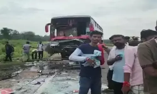 CG News- पांच की मौत ब्रेकिंग: छत्तीसगढ़ में तेज रफ्तार यात्री बस ने कार को मारी जोरदार टक्कर, कार सवार पांच की मौत...