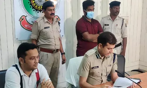 CG News: MBBS डॉक्टर गिरफ्तार: व्हाट्सएप डीपी में डायरेक्टर की फ़ोटो लगा वॉइस प्रेसिडेंट से 5 लाख 50 हजार की ठगी, पुलिस ने तमिलनाडु से किया गिरफ्तार...