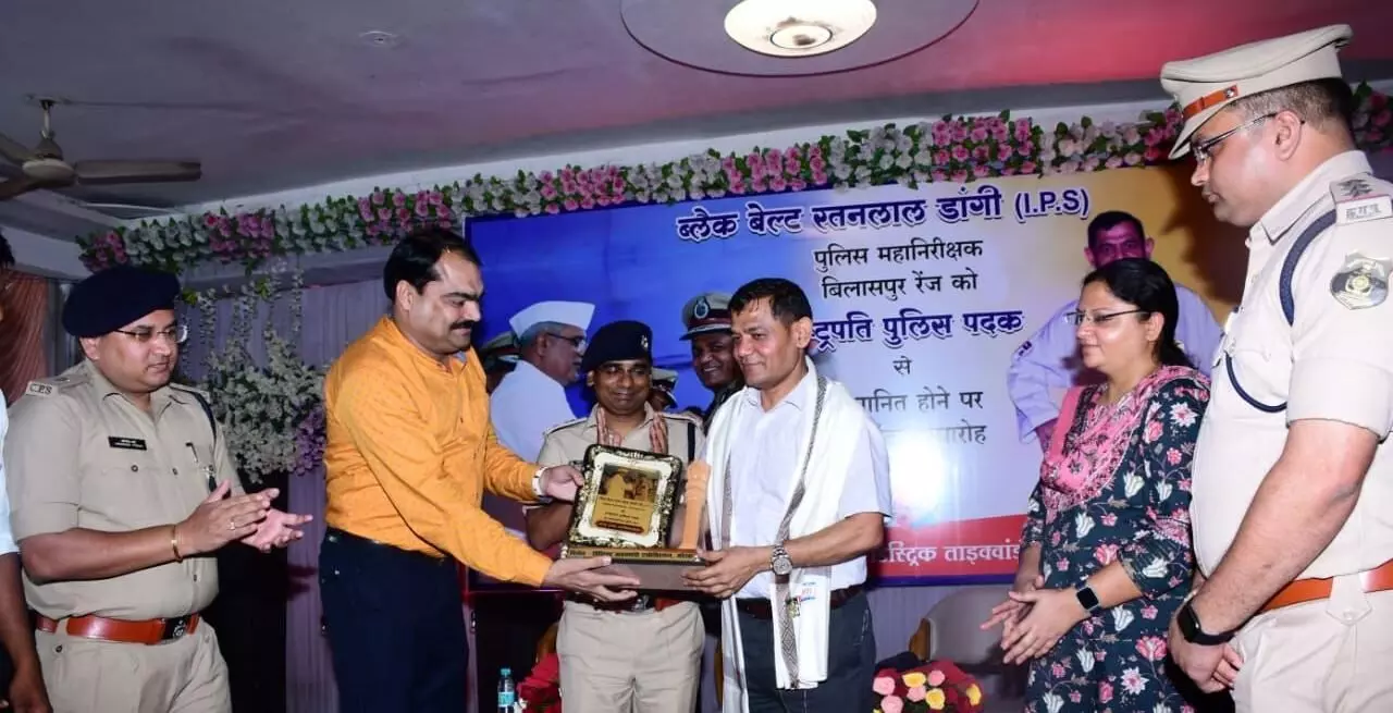 सही लक्ष्य का चुनाव करें, उसे हासिल करने का संकल्प लें तो सफलता आपके कदम चूमेगी: आईजी रतनलाल डांगी सही लक्ष्य का चुनाव करें, उसे हासिल करने का संकल्प लें तो सफलता आपके कदम चूमेगी: आईजी रतनलाल डांगी