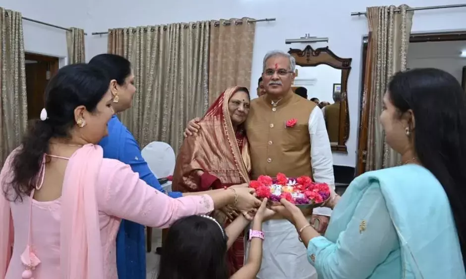 CM का भावुक ट्वीट: जन्मदिन पर मुख्यमंत्री भूपेश बघेल का भावुक ट्वीट, तस्वीरें शेयर कर कहा- परिवार स्थायी हमसफर