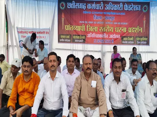 प्रदेश में लाखों हड़ताली कर्मचारियों ने किया विरोध प्रदर्शन, जिला न्यायालय एवं राजस्व न्यायालय कर्मचारियों के हड़ताल से न्यायालयीन कार्य ठप्प