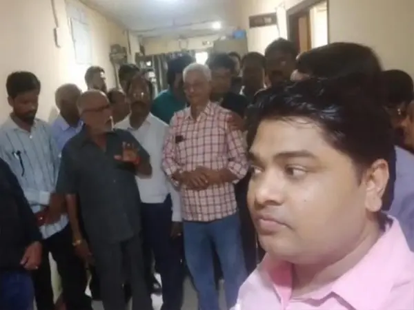 CG हड़ताल ब्रेकिंग न्यूज: कर्मचारी नेता के खिलाफ गैर जमानती धाराओं में FIR, कर्मचारियों को धमकाने और CM को मारने का वीडियो... कांग्रेस नेता ने दर्ज कराई FIR
