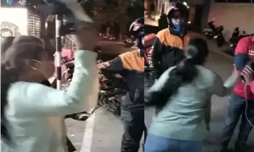 डिलीवरी बॉय पिटाई: महिला ने फूड डिलीवरी बॉय को जूते पीटा, घटना का VIDEO हुआ वायरल