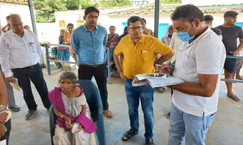 बस्ती-बस्ती, गली-गली भ्रमण कर कलेक्टर ने वैक्सीनेशन कैम्पेन का किया निरीक्षण...