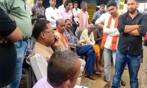 शरीफ नेता बिगड़े बोल: बीजेपी के पूर्व अध्यक्ष विष्णुदेव साय ने अधिकारी को दी धमकी...देखें वीडियो