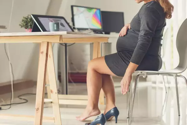 Pregnancy Tips Women: आप भी पहनती हैं प्रेग्नेंसी के दौरान हाई हिल्स तो जान लें ये जरूरी बातें Pregnancy Tips Women: आप भी पहनती हैं प्रेग्नेंसी के दौरान हाई हिल्स तो जान लें ये जरूरी बातें