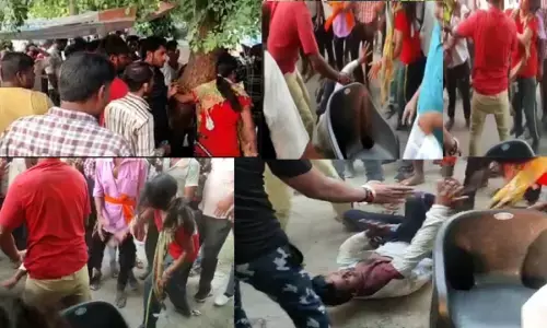 Viral Video: युवती ने मनचले पर की चप्पलों की बरसात: अश्लील टिप्पणी पर भड़की युवती, चप्पलों से युवक की कर दी जमकर धुनाई...