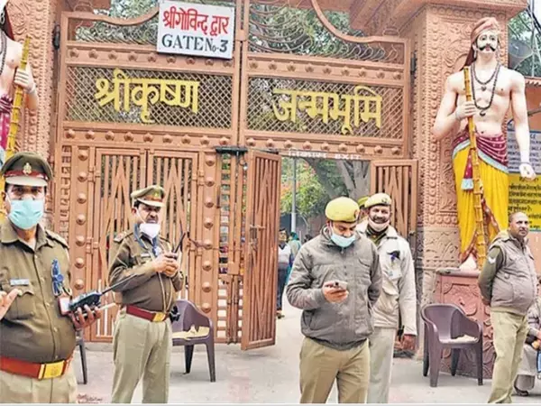 मथुरा श्री कृष्ण जन्म स्थली से सटे शाही ईदगाह को हटाने की मांग पर परिसर का वीडियो ग्राफी सर्वे कर चार माह में रिपोर्ट पेश करने हाईकोर्ट का आदेश