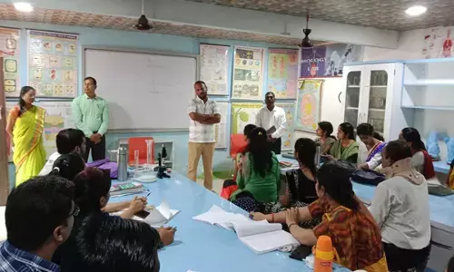 अनूठी पहल: बलरामपुर कलेक्टर ने शिक्षा की गुणवत्ता में सुधार लाने शुरु की अनूठी पहल, अब से प्रत्येक शनिवार स्वामी आत्मानंद अंग्रेजी माध्यम स्कूल के शिक्षकों की कॉलेज के व्याख्याता लेंगे क्लास