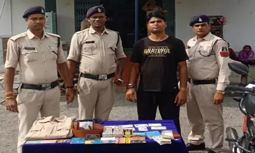 CG में वसूलीबाज सब इंस्पेक्टर!... पुलिस की वर्दी पहन लोगों से करने लगा वसूली, हुआ गिरफ्तार... जाने क्या है पूरा माजरा