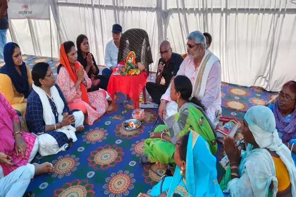 धरना और तीजा साथ-साथ: छत्तीसगढ़ में फेडरेशन के आंदोलन स्थल पर महिला कर्मियों ने रखा तीजा उपवास, की पूजा