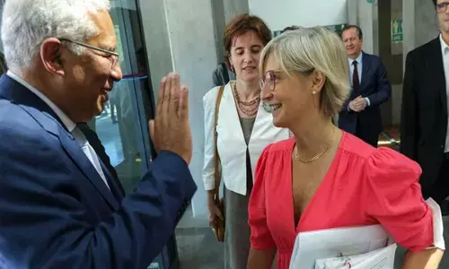 स्वास्थ्य मंत्री का इस्तीफा: अस्पताल में जगह ना मिलने से गर्भवती महिला की मौत...