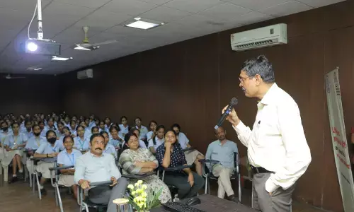 बाइक स्टंट खतरनाक: स्कूली बच्चों को डॉक्टर ने बताया स्टंट और एडवेंचर से जीवन में किस तरह का खतरा