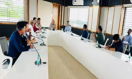 कलेक्टर डॉ. सर्वेश्वर नरेंद्र भुरे ने की रायपुर स्मार्ट सिटी के कार्यों की समीक्षा