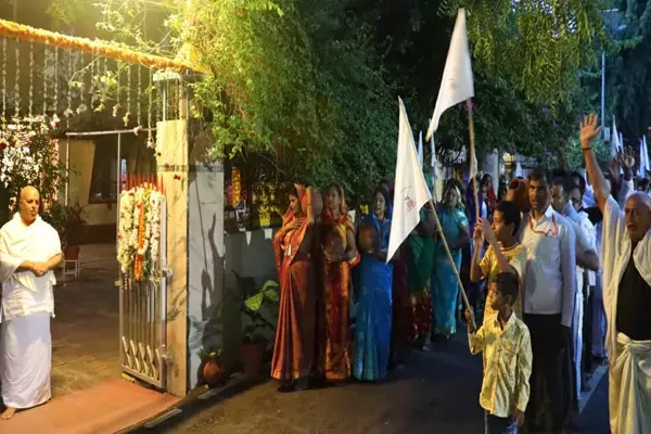 अघोरेश्वर भगवान राम की जयंती पर बाबा संभव राम का आशीर्वचन... धन-संपत्ति लूटने के साथ ही मुगलों और अंग्रेजों ने हमारे विचारों पर भी की चोट