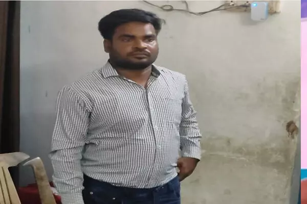 CG नर्स से दुष्कर्म की कोशिश: हॉस्पिटल के डॉक्टर ने नर्स की छेड़छाड़ और रेप की कोशिश, पीड़िता की शिकायत पर गिरफ्तार CG नर्स से दुष्कर्म की कोशिश: हॉस्पिटल के डॉक्टर ने नर्स की छेड़छाड़ और रेप की कोशिश, पीड़िता की शिकायत पर गिरफ्तार