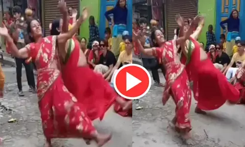 Viral Video: देसी आंटियों का जबरदस्त डांस, VIDEO देख लोगों ने पूछा कहां गई ग्रेविटी?....