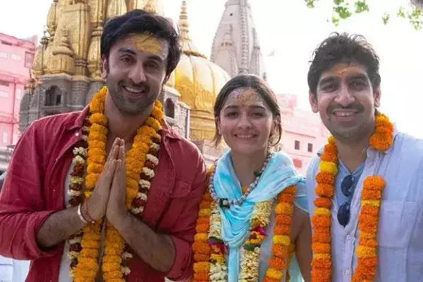 बॉलीवुड बायकॉट: ब्रह्मास्त्र ने बनाया कमाई का रेकॉर्ड: RRR से आगे रणबीर-आलिया भट्ट की नई फ़िल्म... जानें अडवांस बुकिंग में कितने बिके टिकट्स