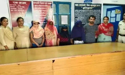 CG-सेक्स रैकेटः स्कूल के पास मकान में चल रहा था देहव्यापार, ग्राहक बनकर पहुंची पुलिस ने चार महिला और एक ग्राहक को पकड़ा....