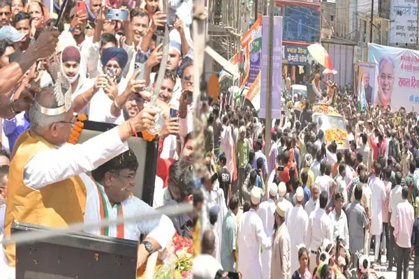 सीजी Video- CM भूपेश का नये जिले में भव्य स्वागत: चांदी का मुकुट व तलवार की गई भेंट..मुख्यमंत्री बोले- आया हूं तो कुछ देकर जाऊंगा... सीजी Video- CM भूपेश का नये जिले में भव्य स्वागत: चांदी का मुकुट व तलवार की गई भेंट..मुख्यमंत्री बोले- आया हूं तो कुछ देकर जाऊंगा...