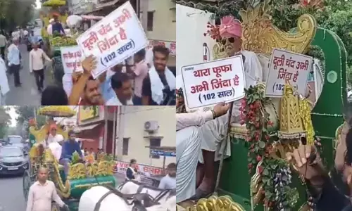 Viral Video: फूफा अभी जिंदा है! मृत बताकर काट दी पेंशन तो 102 साल के बुजुर्ग ने बैंड बाजे के साथ निकाला जुलूस, लिखा- थारा फूफा अभी...