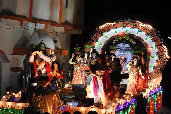 CG कल निकलेगी झांकी: इन रास्तों से होकर गणेश विसर्जन झांकियां पहुंचेगी  महादेव घाट, जारी हुआ हेल्पलाइन नंबर... देखें रूट प्लान | CG tableau will  come out ...