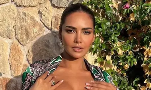 Esha Gupta: ईशा गुप्ता ने पहनी ऐसी ड्रेस, बोल्डनेस से मचाया तहलका... यूजर्स बोले- फायर हो आप....