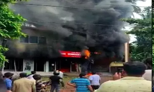 दर्दनाक- आठ की मौत: स्कूटर चार्ज करते वक्त शोरूम में लगी भीषण आग, आठ की मौत... पीएम ने जताया शोक