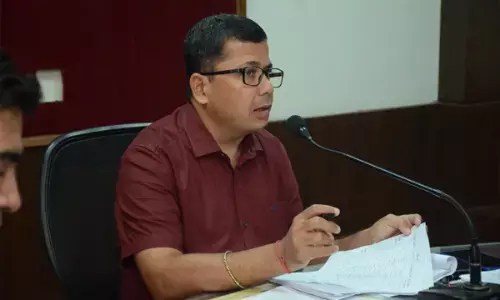 जिले के गौठानों में प्रतिदिन कम से कम दो क्विंटल गोबर खरीदी करे सुनिश्चित: कलेक्टर झा