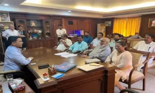 कांग्रेस को बड़ा झटकाः गोवा में पूर्व मुख्यमंत्री, नेता प्रतिपक्ष समेत 8 विधायक भाजपा में शामिल होंगे! सीएम प्रमोद सावंत से की मुलाकात