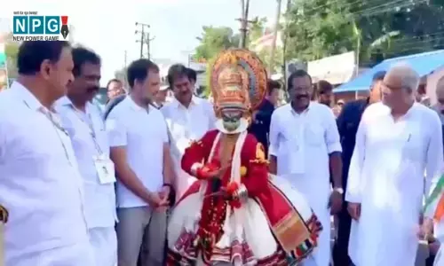 कत्थक कली के कलाकार द्वारा भारत जोड़ो यात्रा में किया गया राहुल गांधी व मुख्यमंत्री भूपेश बघेल का स्वागत...