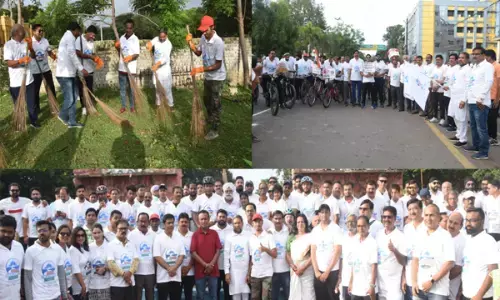 बचपन से पचपन तक के लोगों ने साइकिल चलाकर और झाड़ू थामकर दिया स्वच्छता का संदेश....